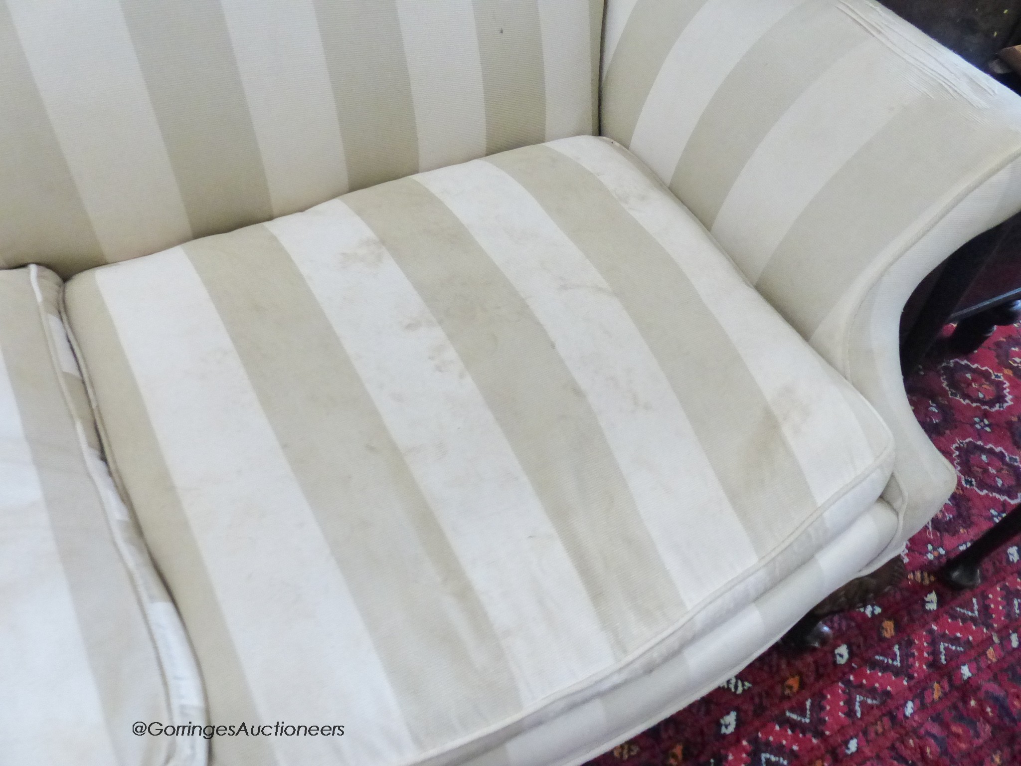 A pair of Georgian style two-seater settees. W-176, D-88, H-90cm.